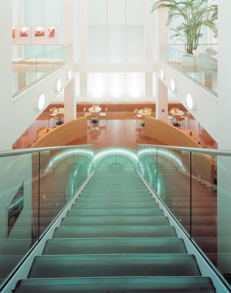 Glass balustrades in a restaurant